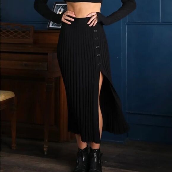 Black Crop Top Skirt Set - Picture 6 of 6